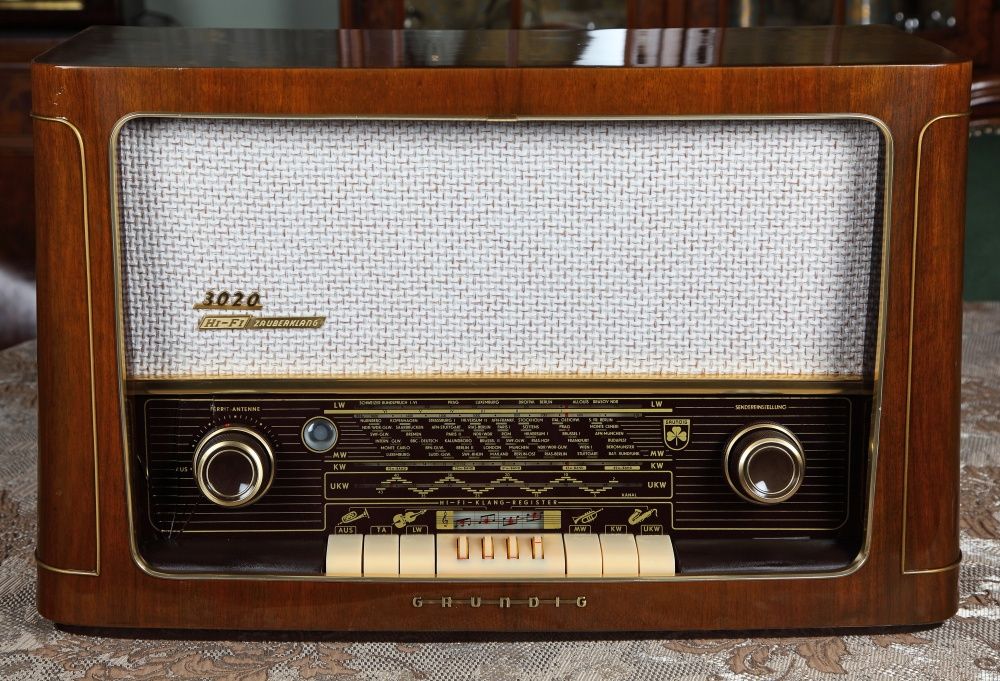 Vand radio pe lampi Grundig type 3020, complet restaurat