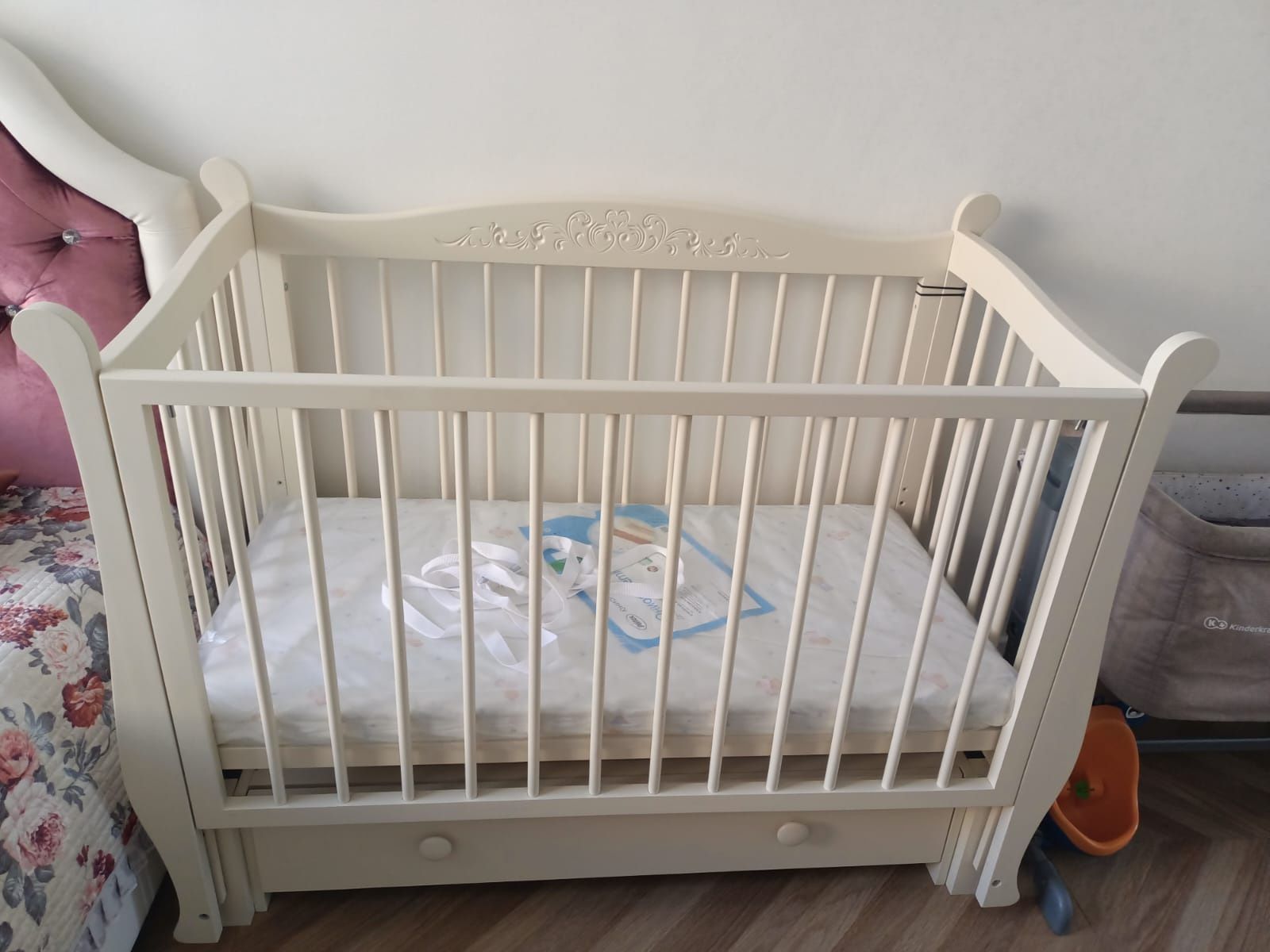 Продам комод , детскую кроватку