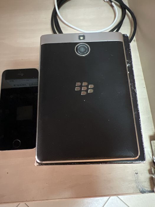 Телефони blackberry passport, iphone se 1gen., huawei p7 lite