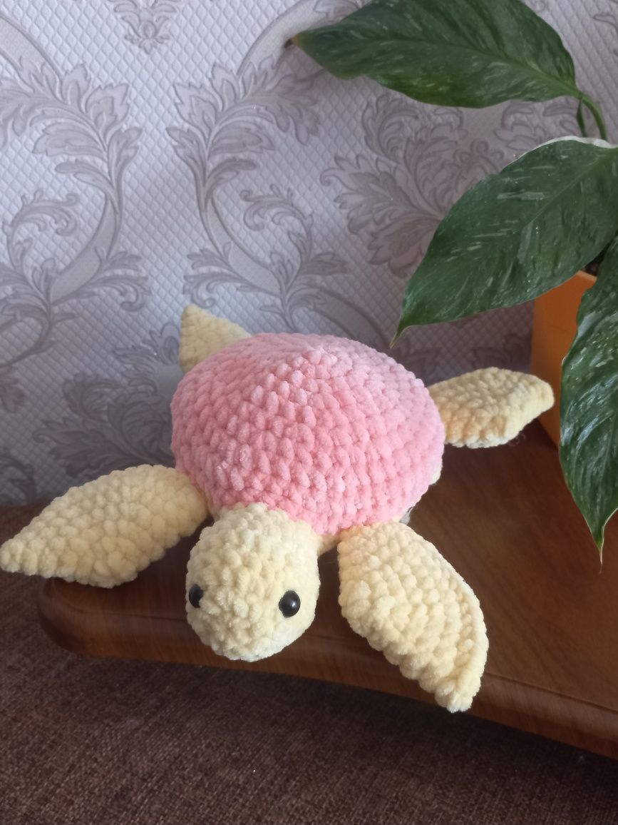 Вязаные игрушки, тапочки  следки   ручной работы