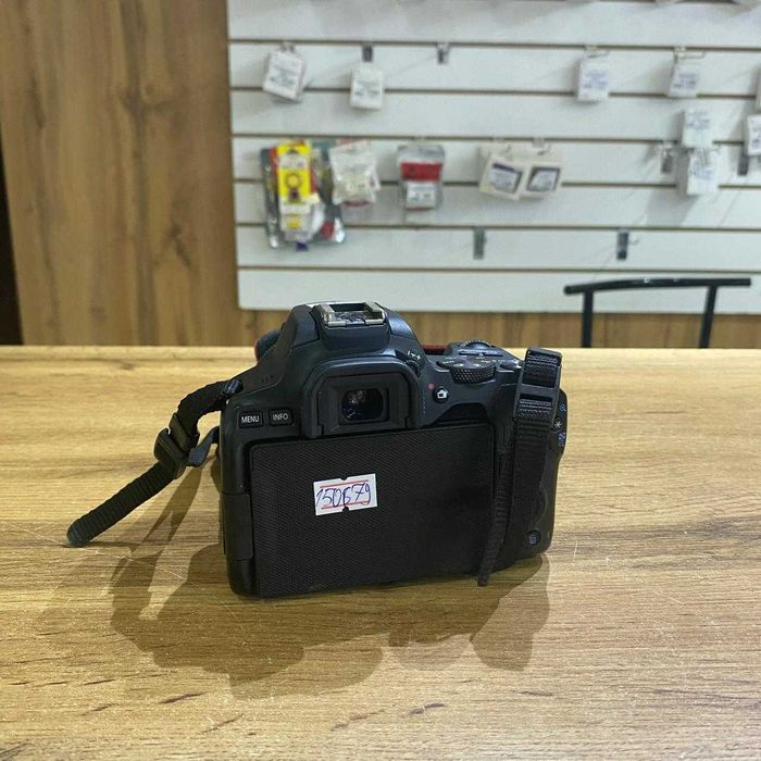 К162/Цифровой фотоаппарат Canon Eos 250D/sk150679