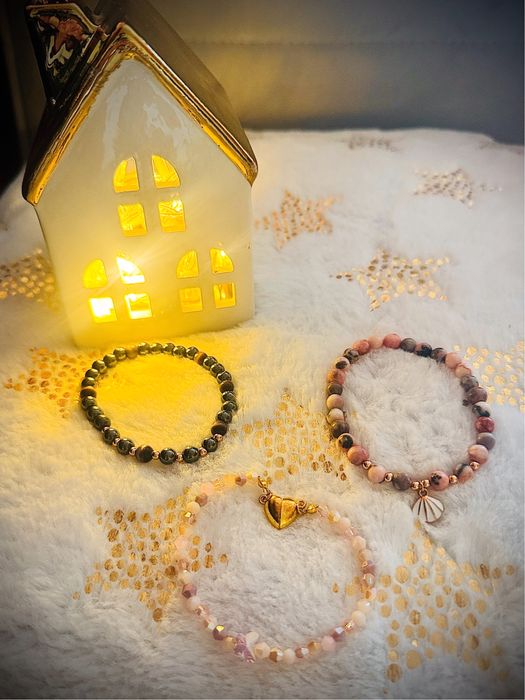 Колиета и гривни от естествени камъни и стомана