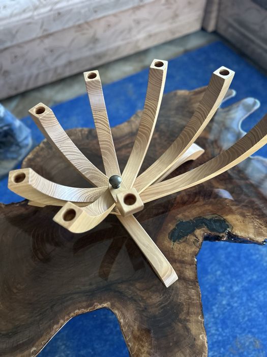 Ръчно изработен дървен свещник от акация