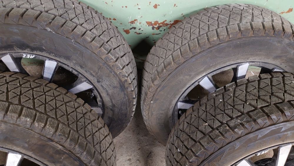 Продавам джанти AEZ в комплект със зимни гуми Bridgestone 235/65R18