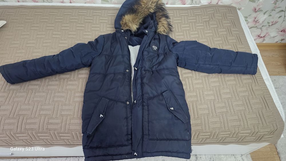 Продам зимнюю куртку на мальчика 8-10 лет