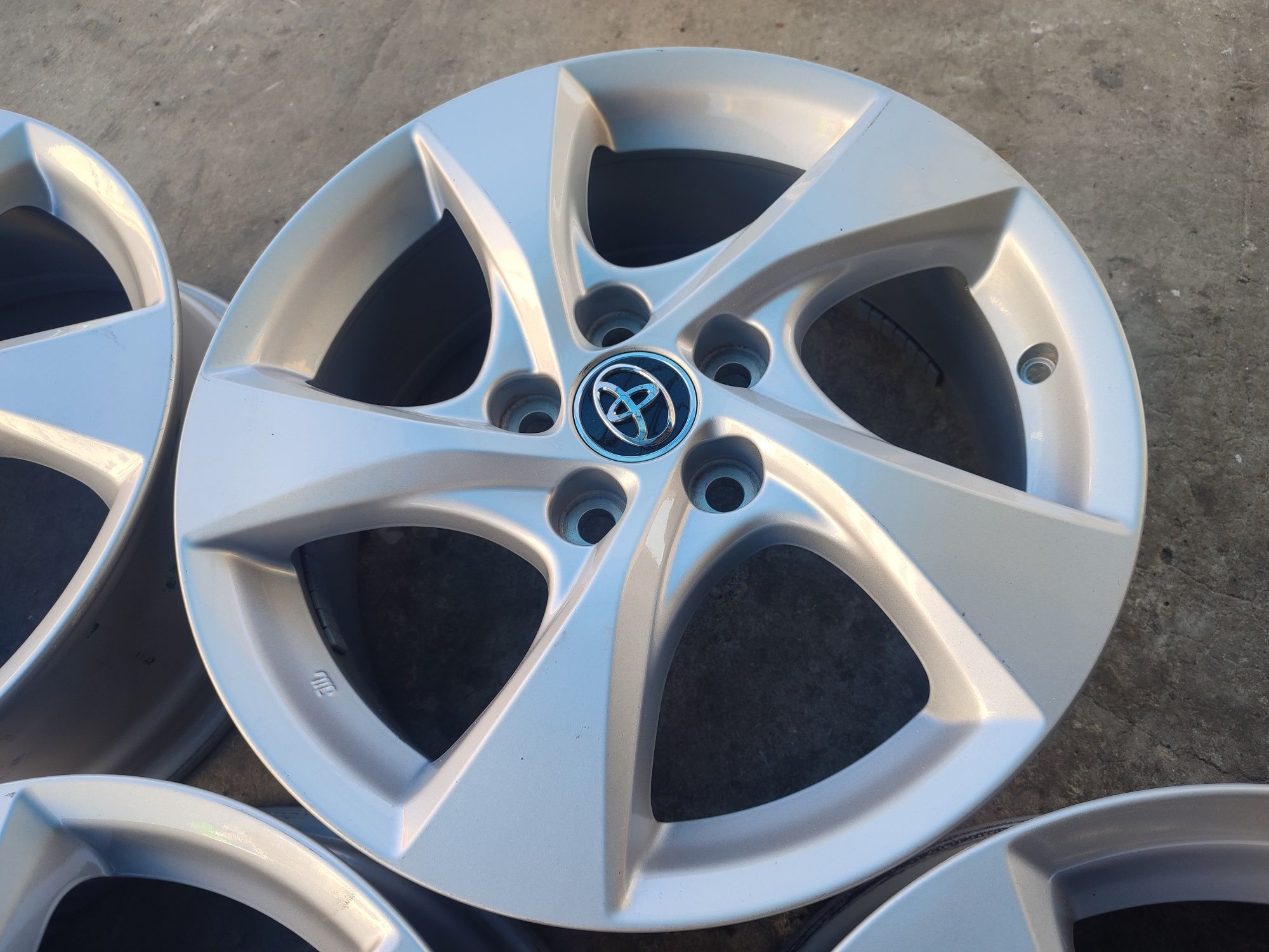 17" оригинални алуминиеви джанти за Toyota C-HR/Corolla...