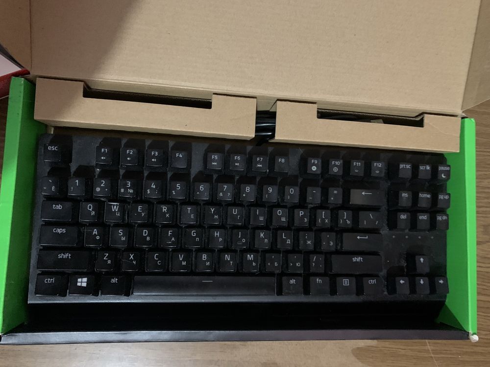 Продам игровую механическую клавиатуру Razer