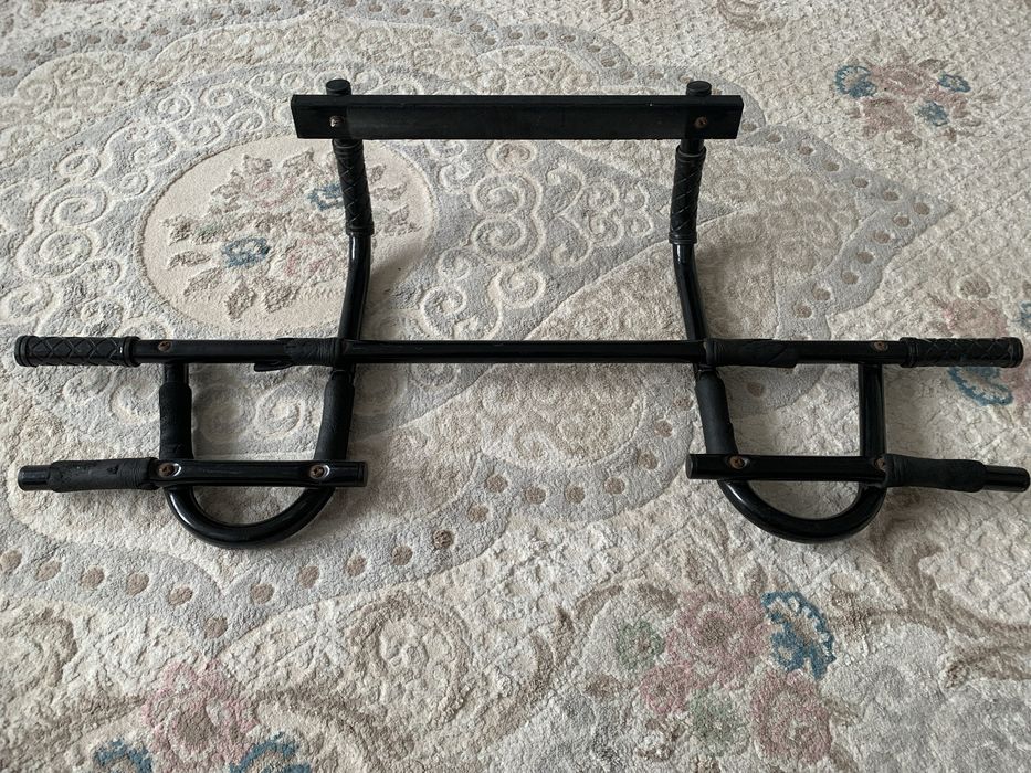 Турник дверной