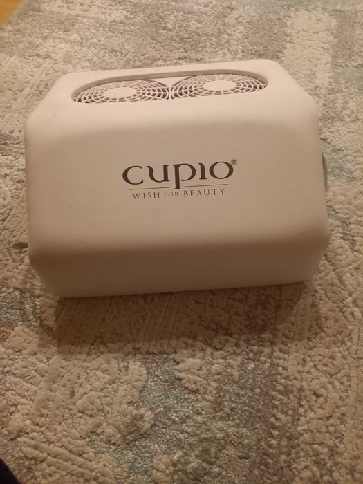 Vând echipamente pentru cosmetică