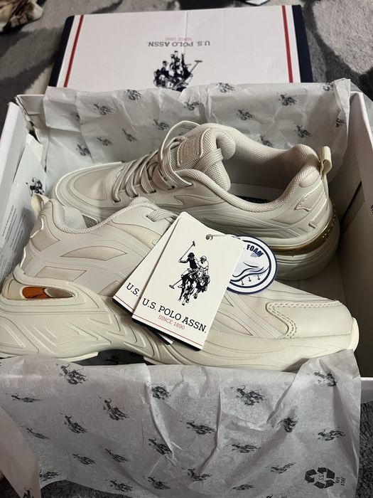 Adidasi de dama superbi noi