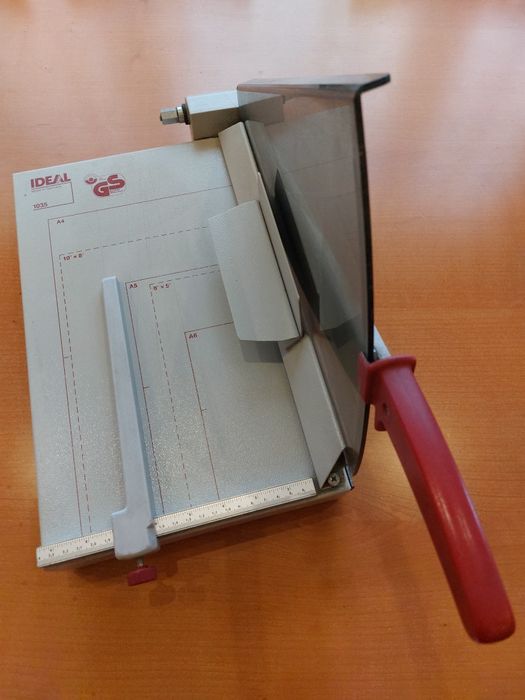 Продаю резак для бумаги Ideal 1035