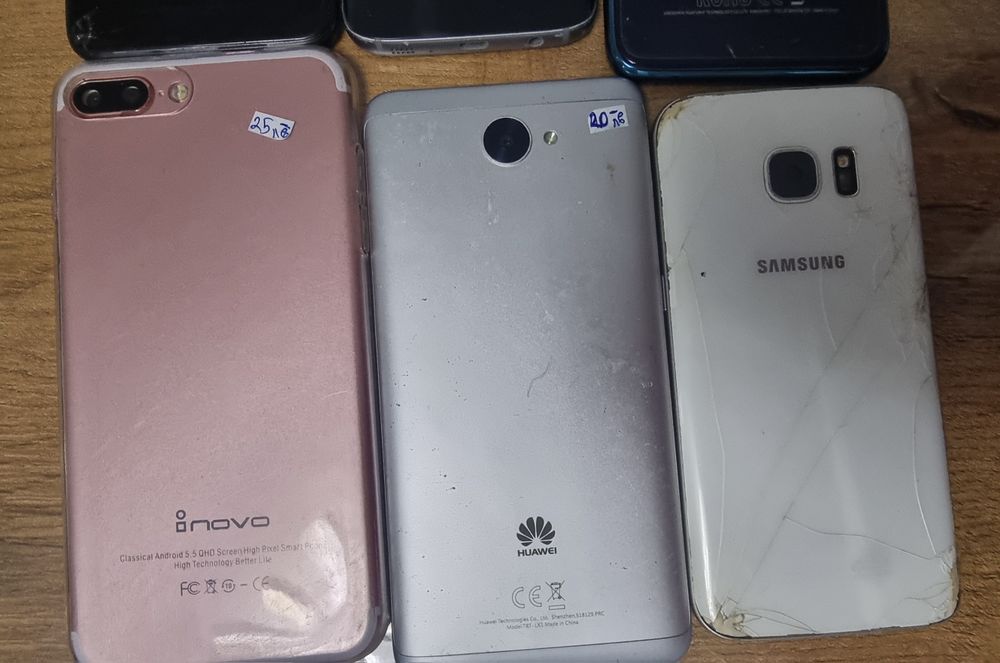 Различни видове смартфони за части