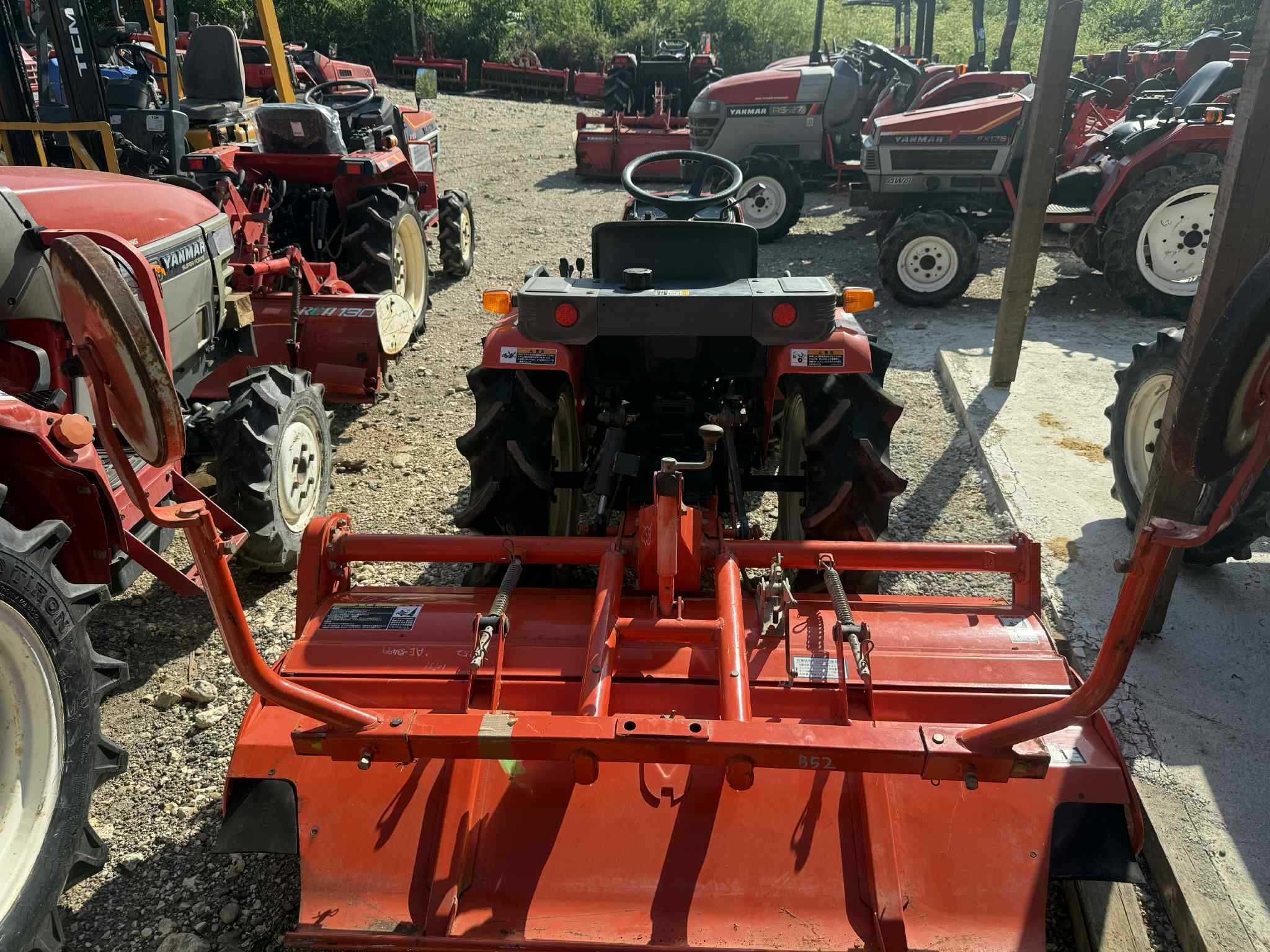 Трактор KUBOTA B52 4x4