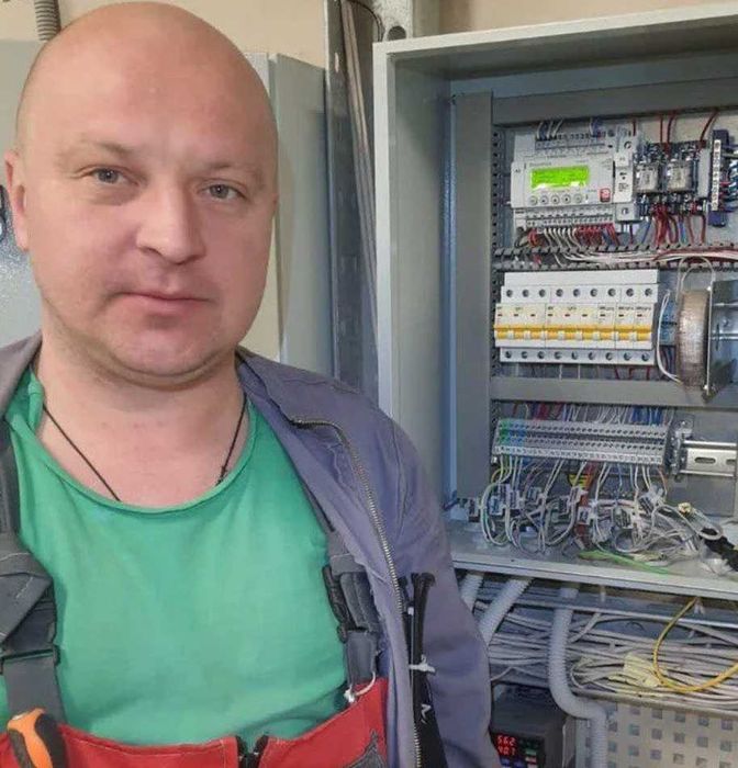 Электрик: замена розетки, подключение плиты и установка люстры!