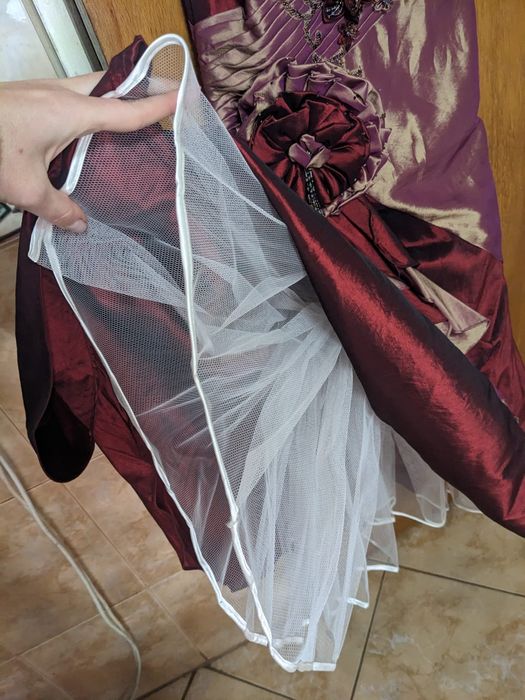 Rochie de nunta, lunga, tip sirenă, specific armeneasca