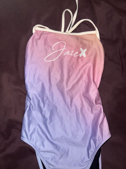 Цели бански за плуване