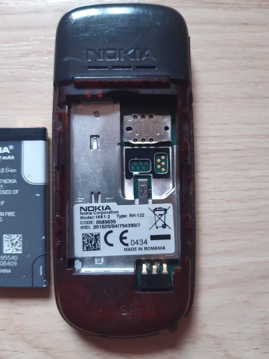 Телефон NOKIA 1661-2, със зарядно устройство