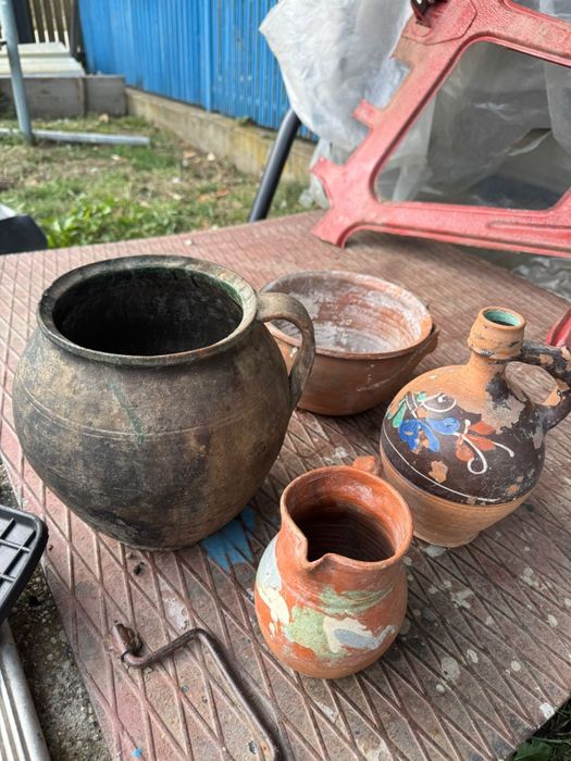 Vand vase de lut din perioada 1960-1970 se vand la set!