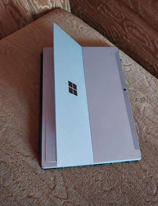 Tabletă cu tastatura