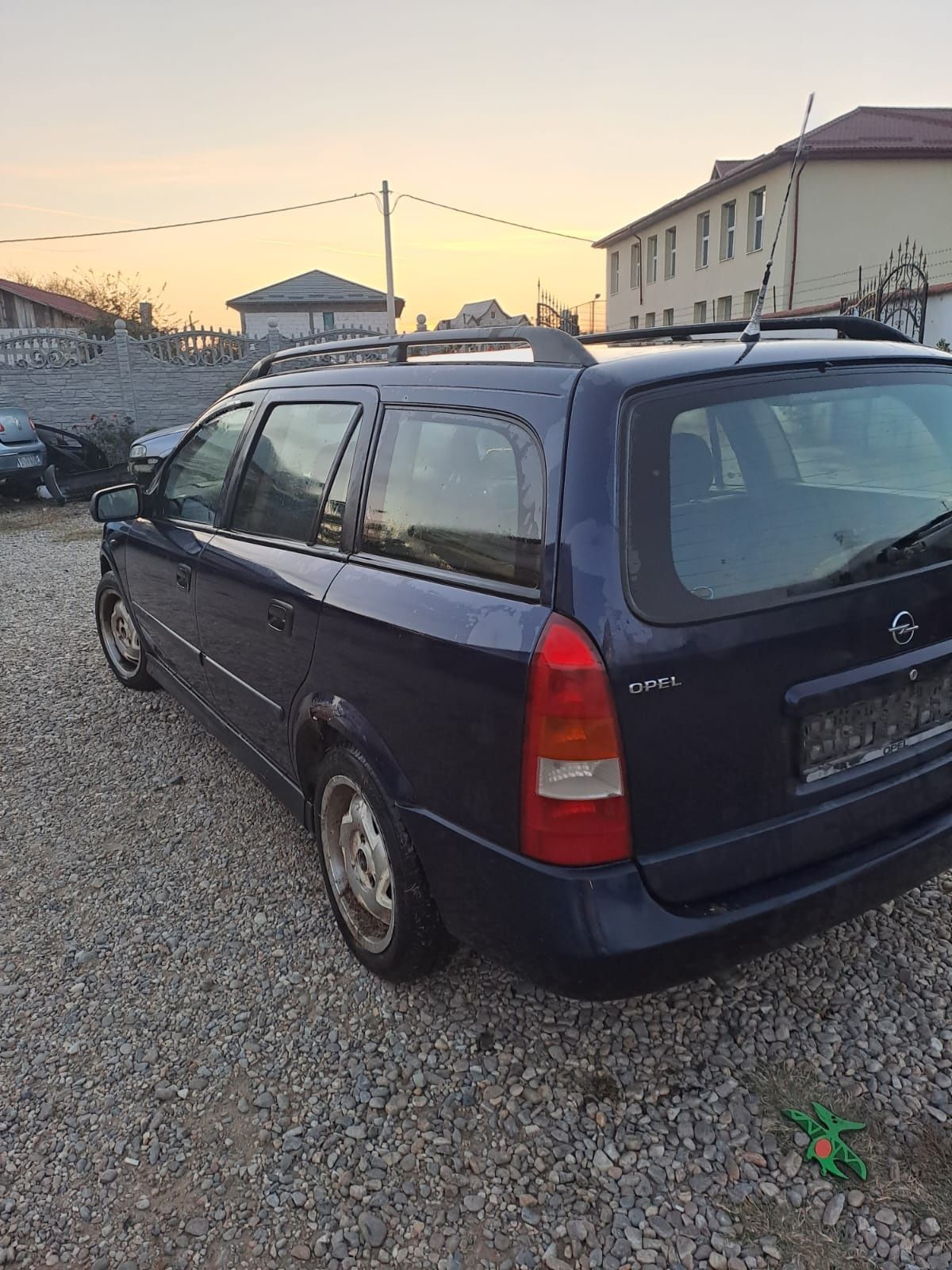 Dezmembrez opel astra An 2003 
Motor 1.6 8v 
Motorul se da cu proba Fu