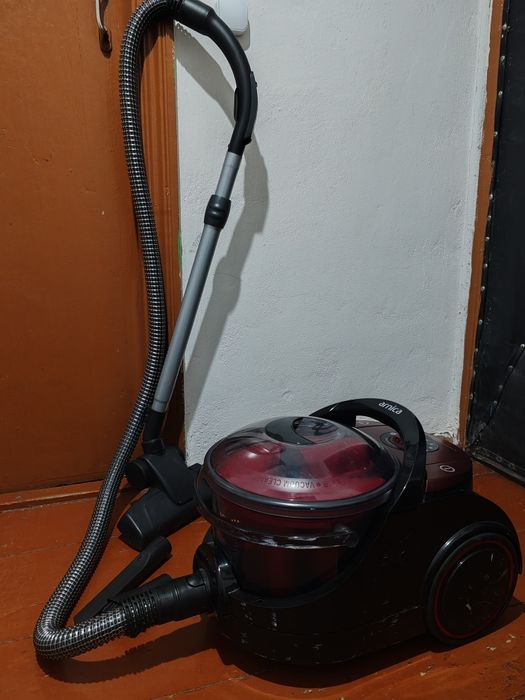 Продам пылесос фирмы Arnica