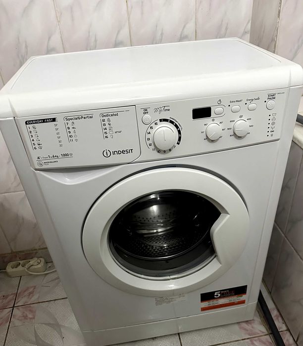 Mașină de spălat rufe slim Indesit EWSD 61051