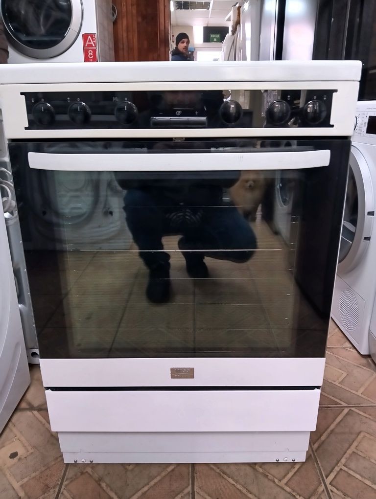 Свободно стояща печка с индукционни котлони VOSS  Electrolux Гаранция