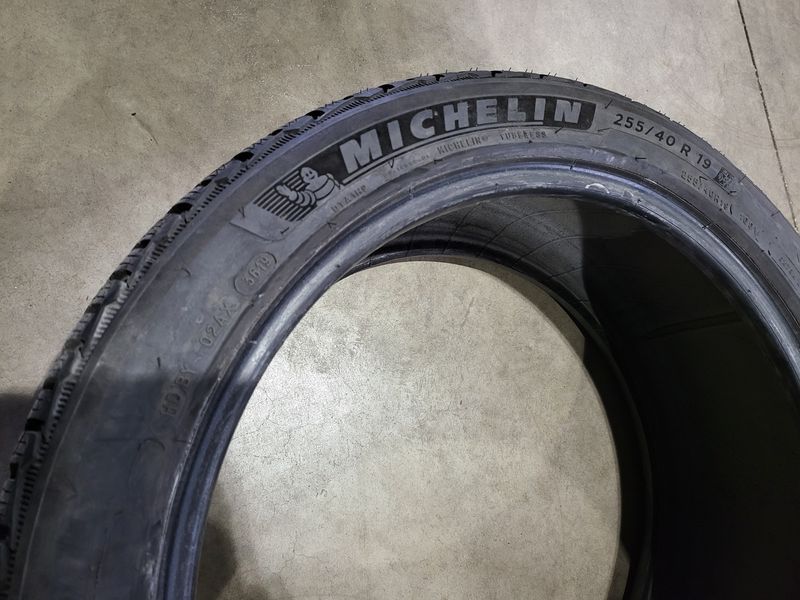 255/40/19//225/45/19 MICHELIN
