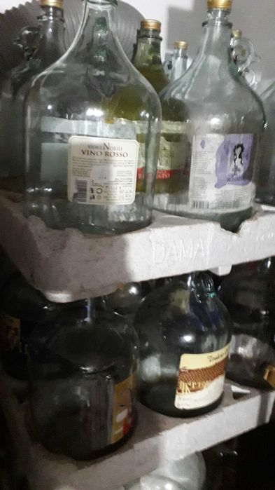 Damigeana de sticla de 5l cu capac cu interior de etansare.