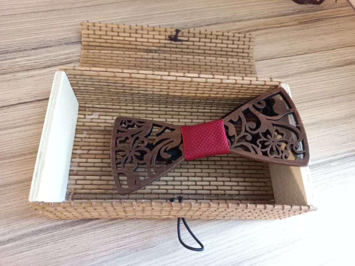 Papion din lemn de bambus + cutie cadou