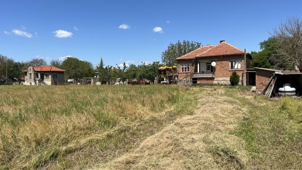 Къща с двор 5000 кв.м