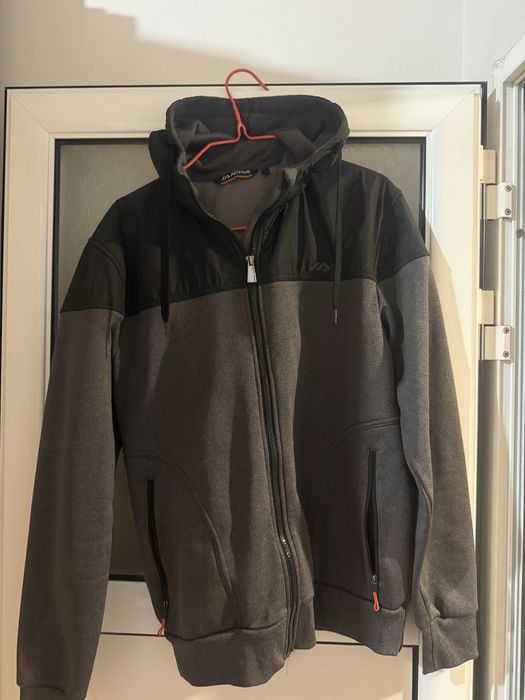 Ризи и якета ( не различими от нови)