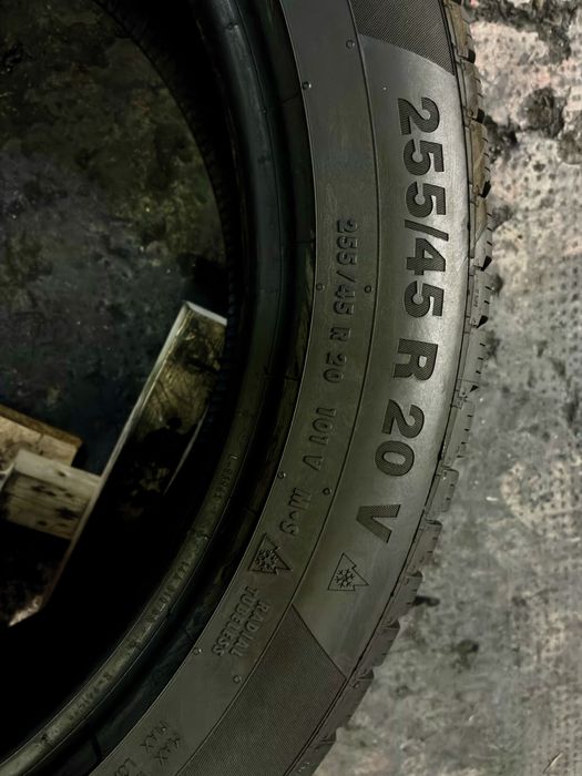 255/45R20 101V  Continental 2021 iarna perfecta stare