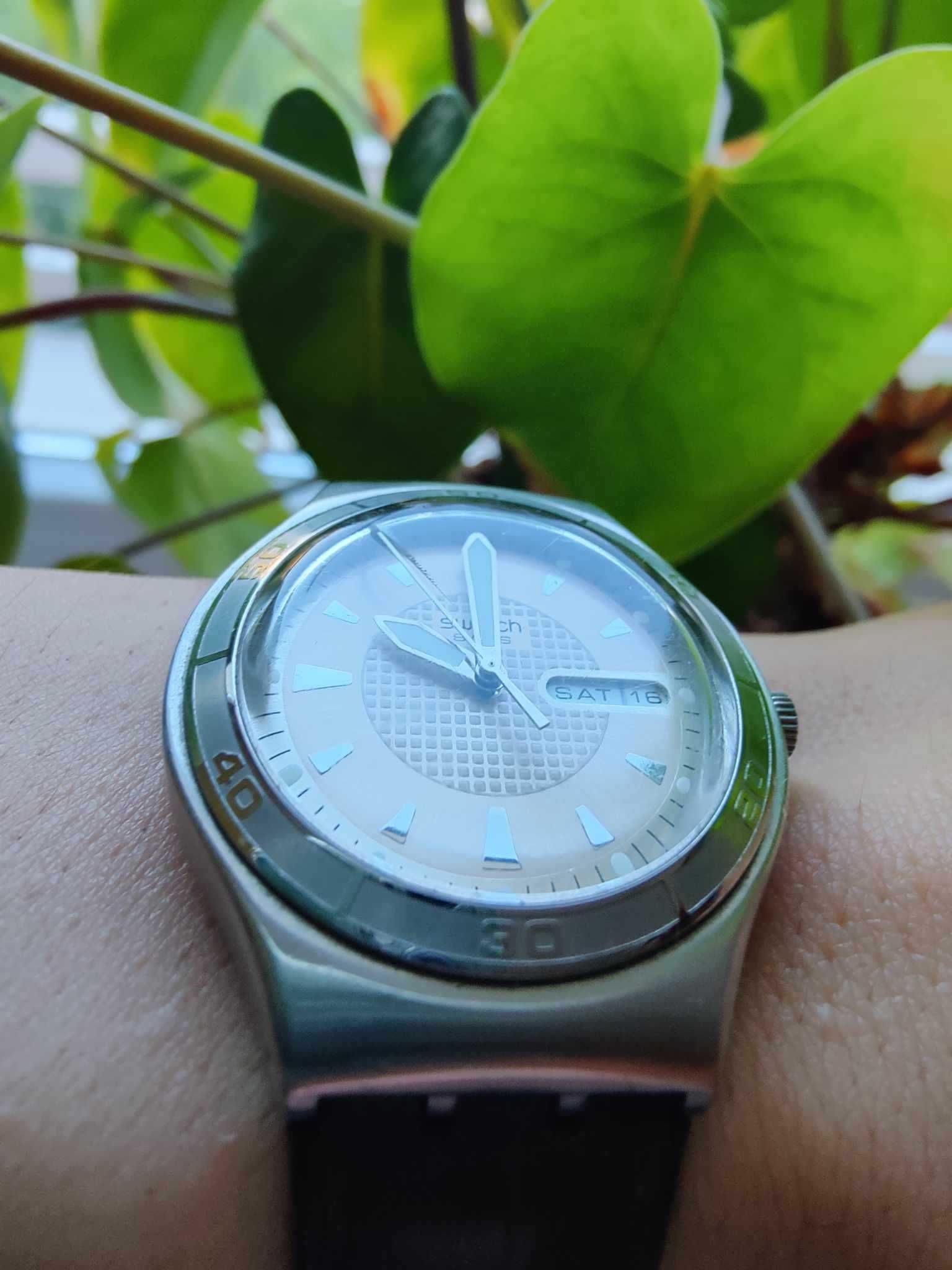 Часовник Swatch Irony с кожена каишка