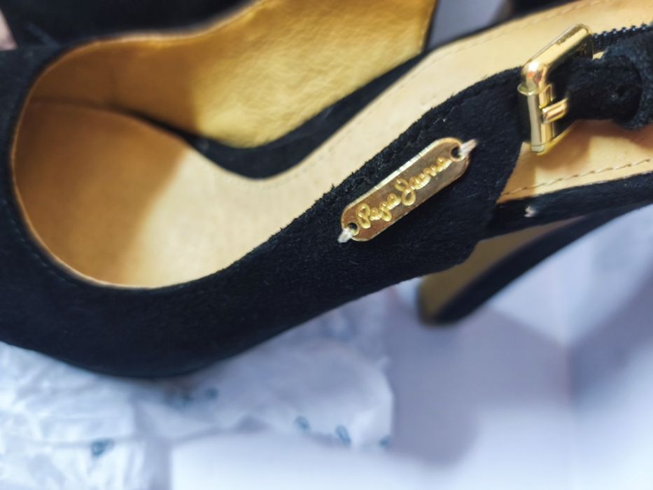 Обувки на висок ток маркови