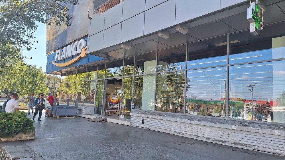 De închiriat spațiu comercial – Complex Pavcom, Târgoviște – 500 mp