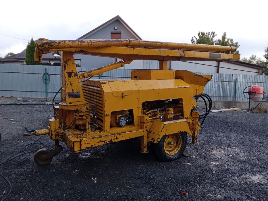 Înălțime de la sol 11 m pompa staționara de beton ca și noua