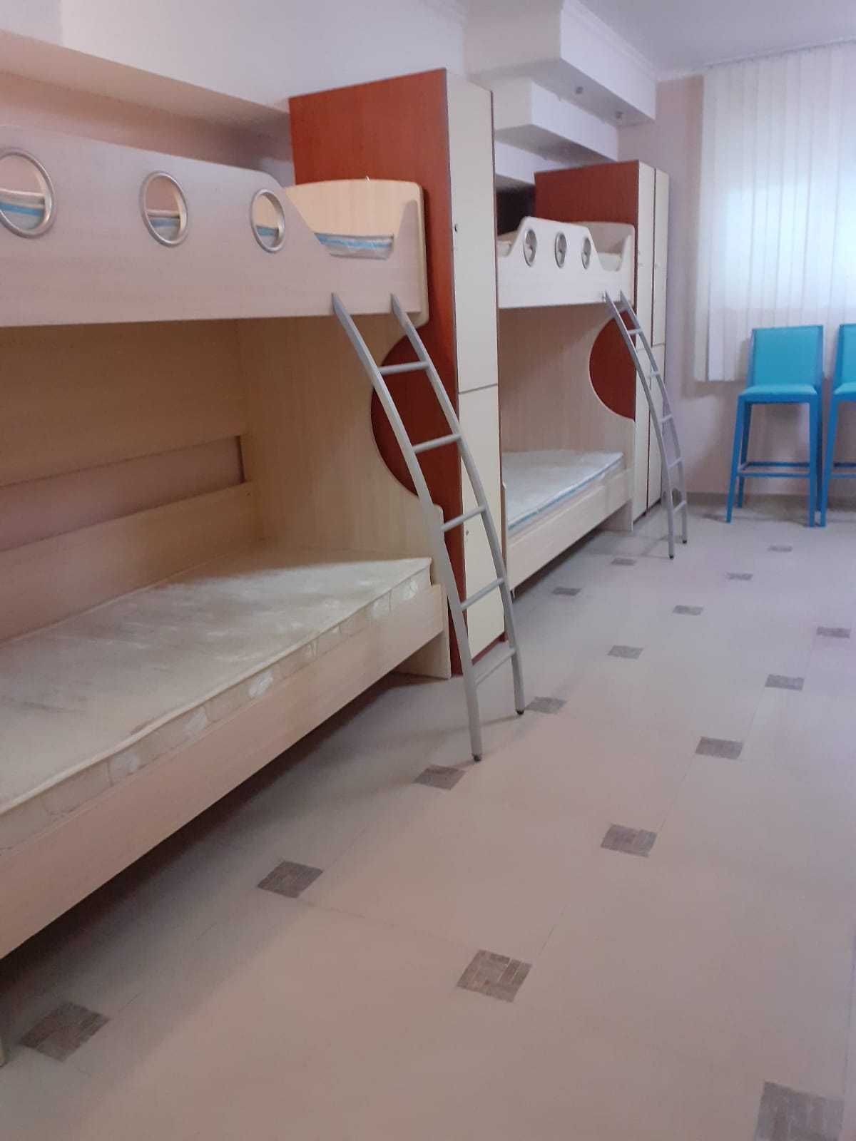 Кровати двуярусные с матрацами и шкафами 12 шт  на 24 места