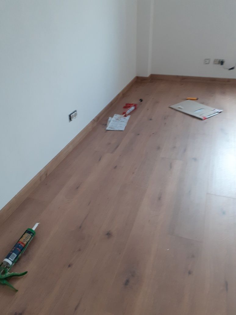 Parchet laminat  montaj cu plinta