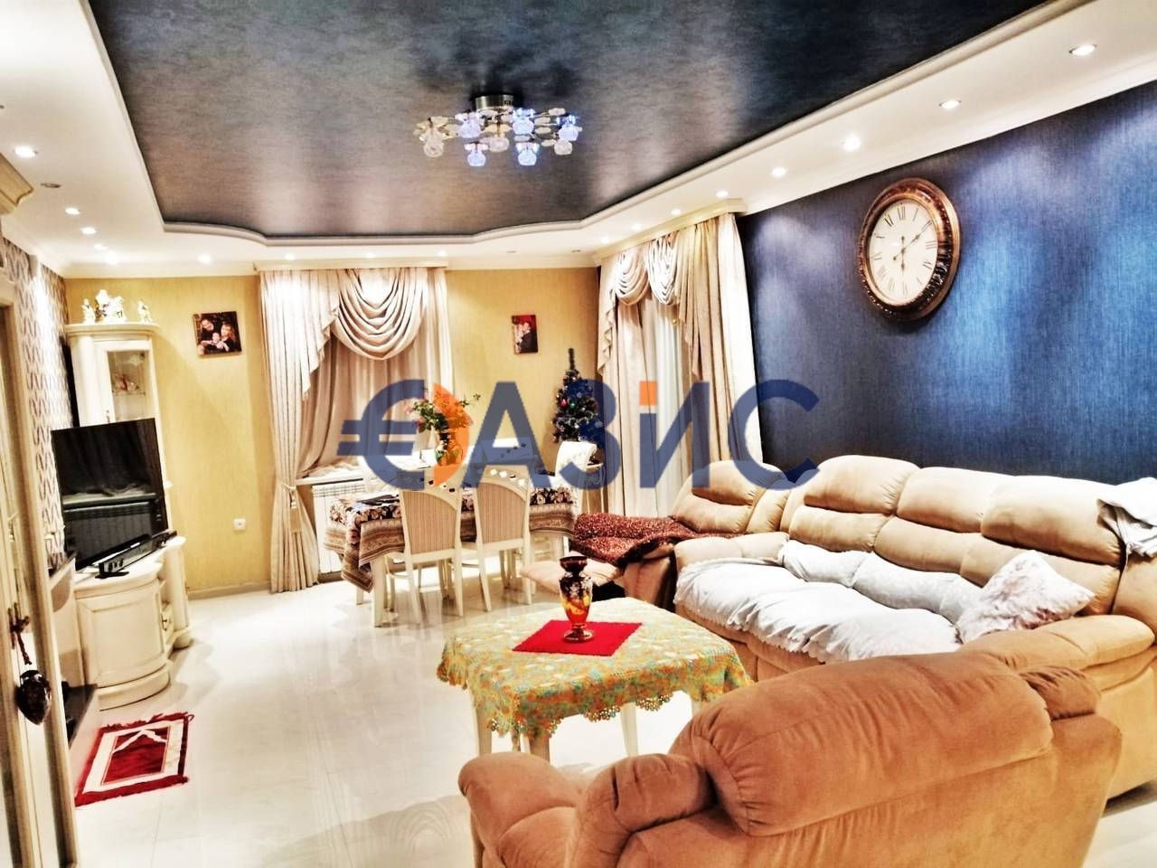 Къща в центъра на С. Кошарица-445 кв.м.+двор 1146 кв.м., Общ. Несебър,
