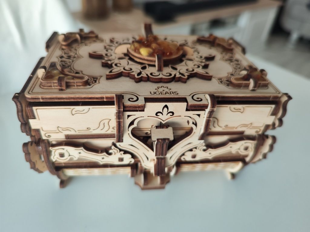 UGears Cutie antica bijuterii puzzle 3D - gata asamblata
