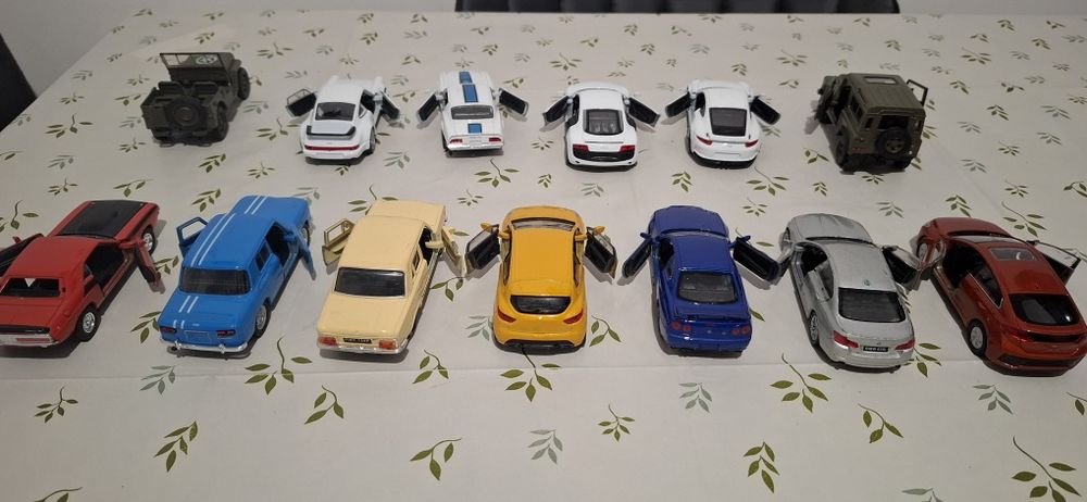 Mașini Welly din metal