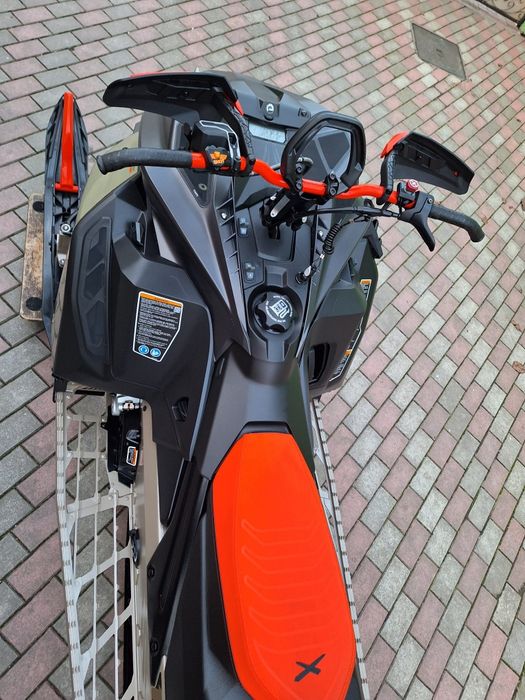 Snowmobil Ski Doo Summit X Turbo 114 mile