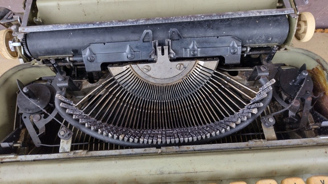 Българска пишеща машина,за части