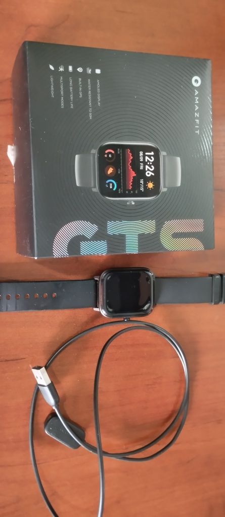 Часы- AMAZFIT. GTS  оригинал.