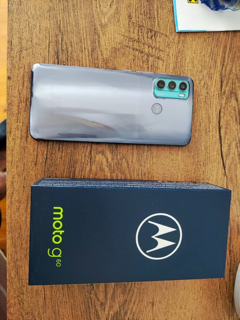 Vând Motorola g60