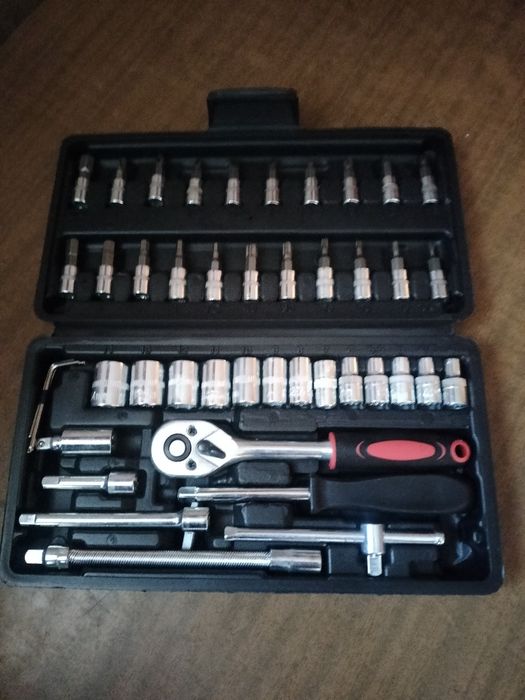 Продам набор головок с трещеткой