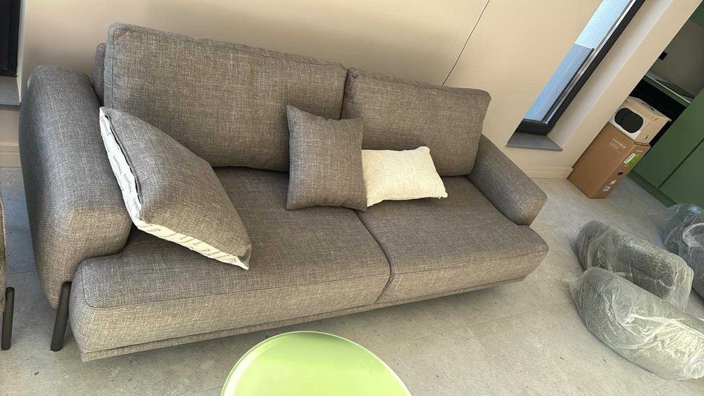 Диван в комплект с трапезарни столове