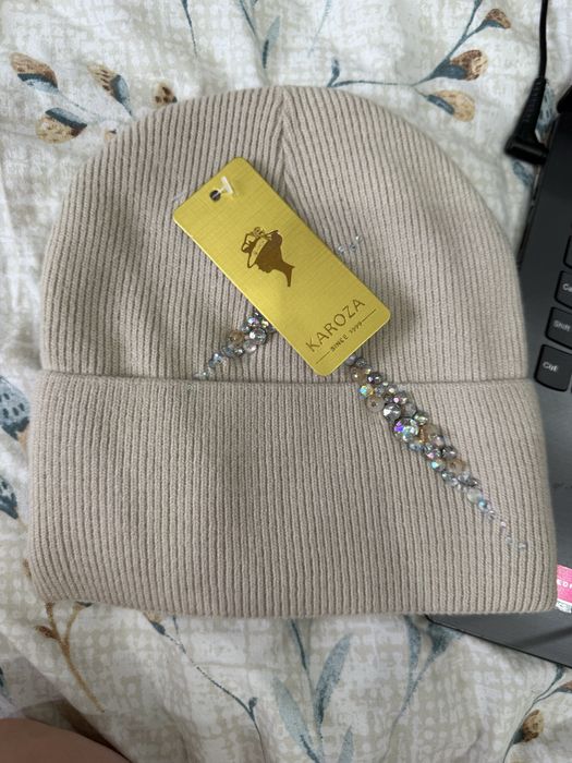 Женская осенняя шапка