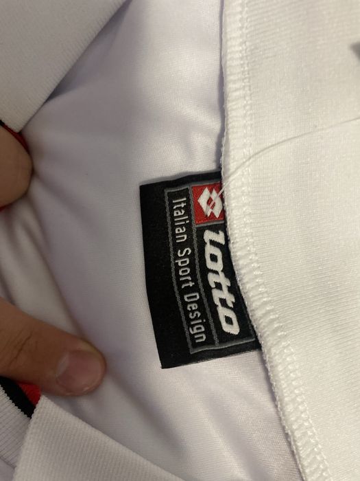 Vand tricou Maldini retro cu eticheta.Tricoul este in stare excelenta.